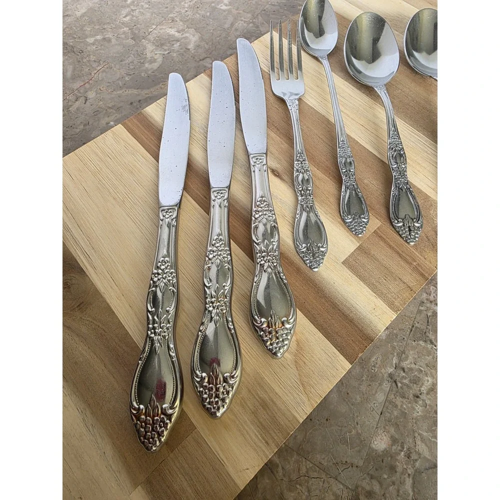 Vintage Oneida Assorted Lot  1977 Huntington‎ Wm A Rogers Deluxe Stainless